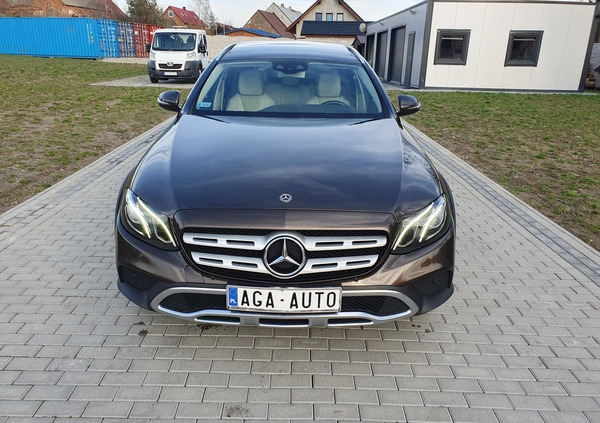 Mercedes-Benz Klasa E cena 139999 przebieg: 248000, rok produkcji 2017 z Biała małe 667